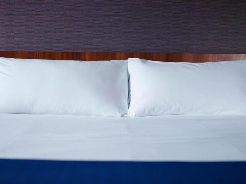 Holiday Inn Express Lille Centre By Ihg Exteriör bild